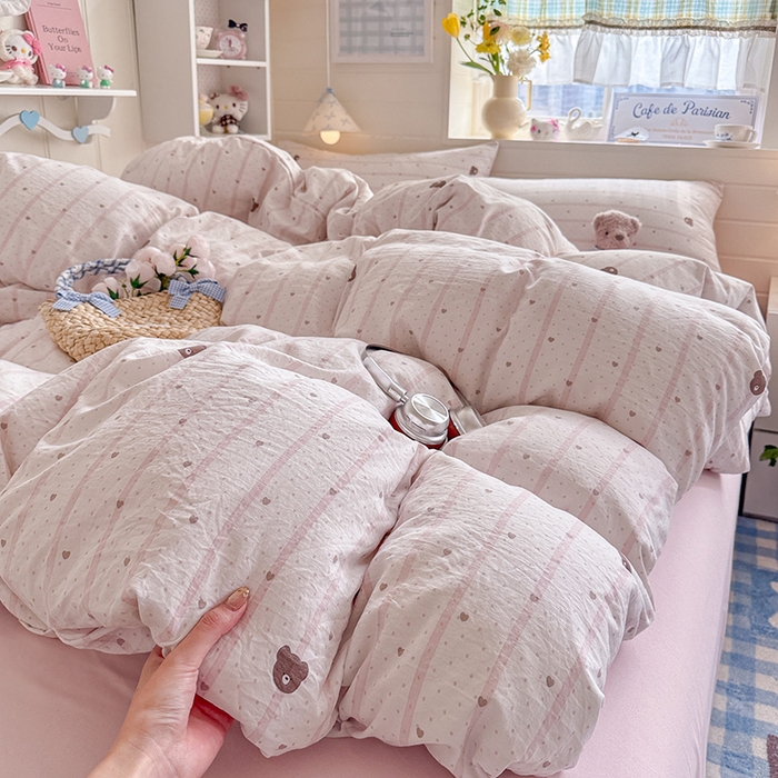 91家纺网 家纺一手货源 找家纺 罗亿家纺 2026年新款泡芙水洗棉双层纱四件套 文艺小熊