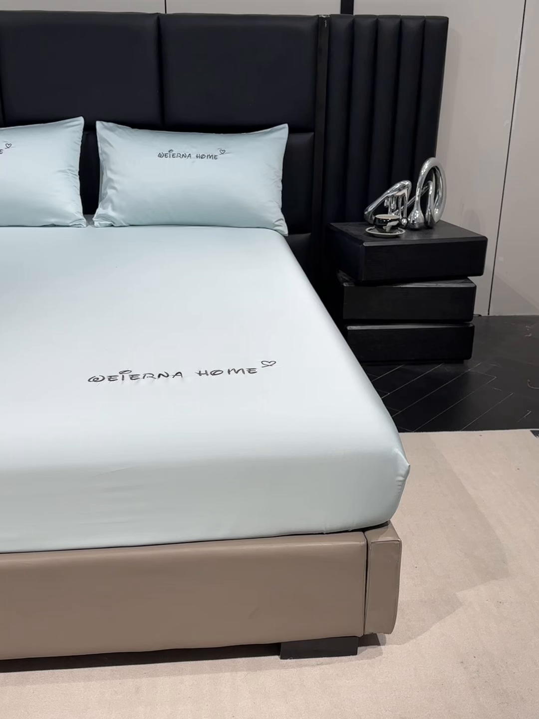 91家纺网 家纺一手货源 找家纺 利欧 2026新款水洗真丝-LI利-单床笠床笠三件套 利-耀光蓝