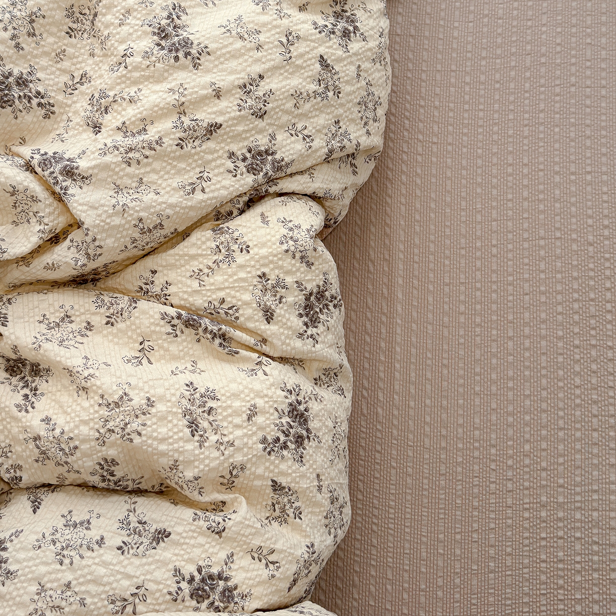 91家纺网 家纺一手货源 找家纺 竹合家纺 2026春夏新品高克重A类泡芙纱泡泡皱皱纱四件套 暮野