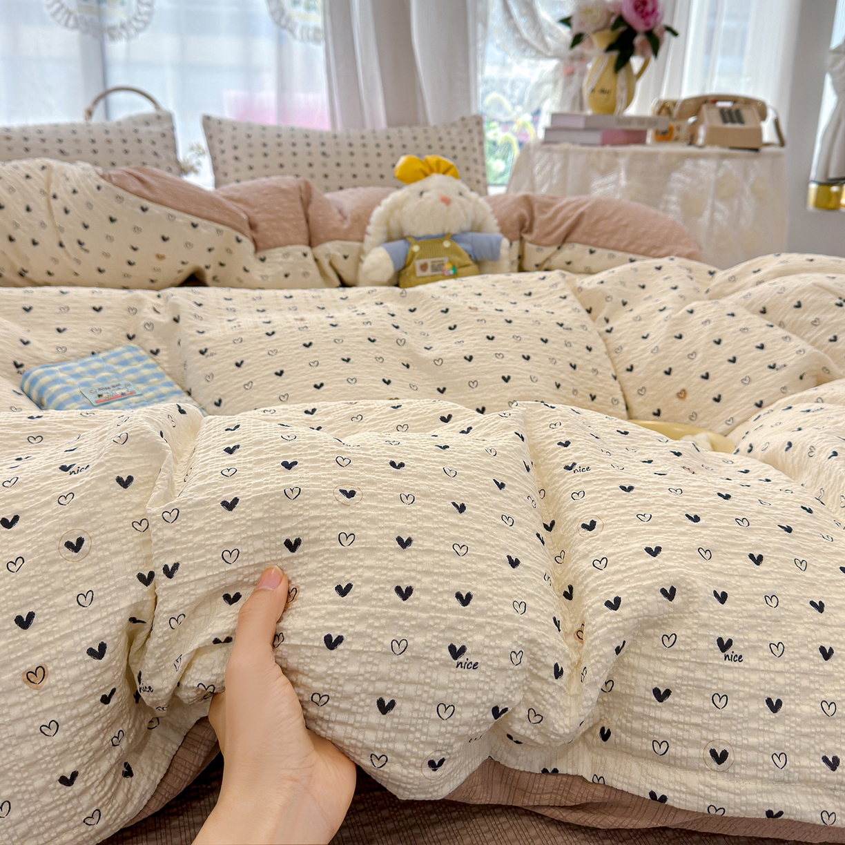 91家纺网 家纺一手货源 找家纺 竹合家纺 2026春夏新品高克重A类泡芙纱泡泡皱皱纱四件套 爱意浓