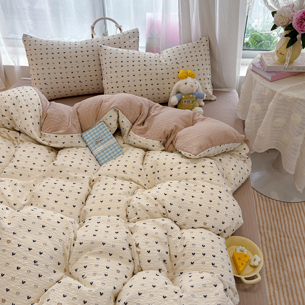 91家纺网 家纺一手货源 找家纺 竹合家纺 2026春夏新品高克重A类泡芙纱泡泡皱皱纱四件套 爱意浓