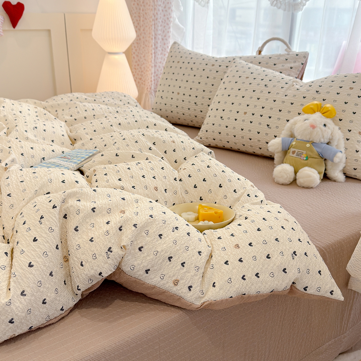 91家纺网 家纺一手货源 找家纺 竹合家纺 2026春夏新品高克重A类泡芙纱泡泡皱皱纱四件套 爱意浓