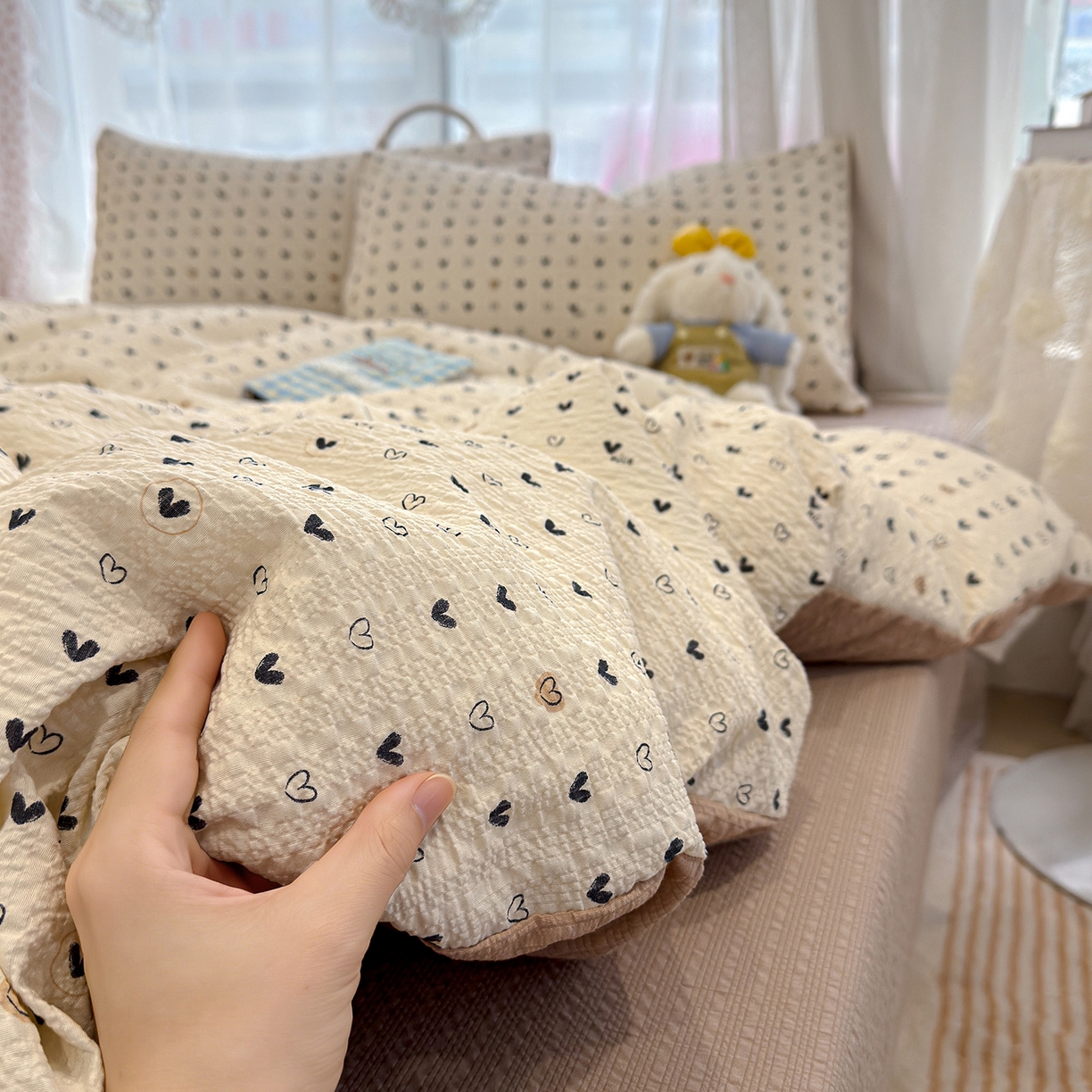 91家纺网 家纺一手货源 找家纺 竹合家纺 2026春夏新品高克重A类泡芙纱泡泡皱皱纱四件套 爱意浓