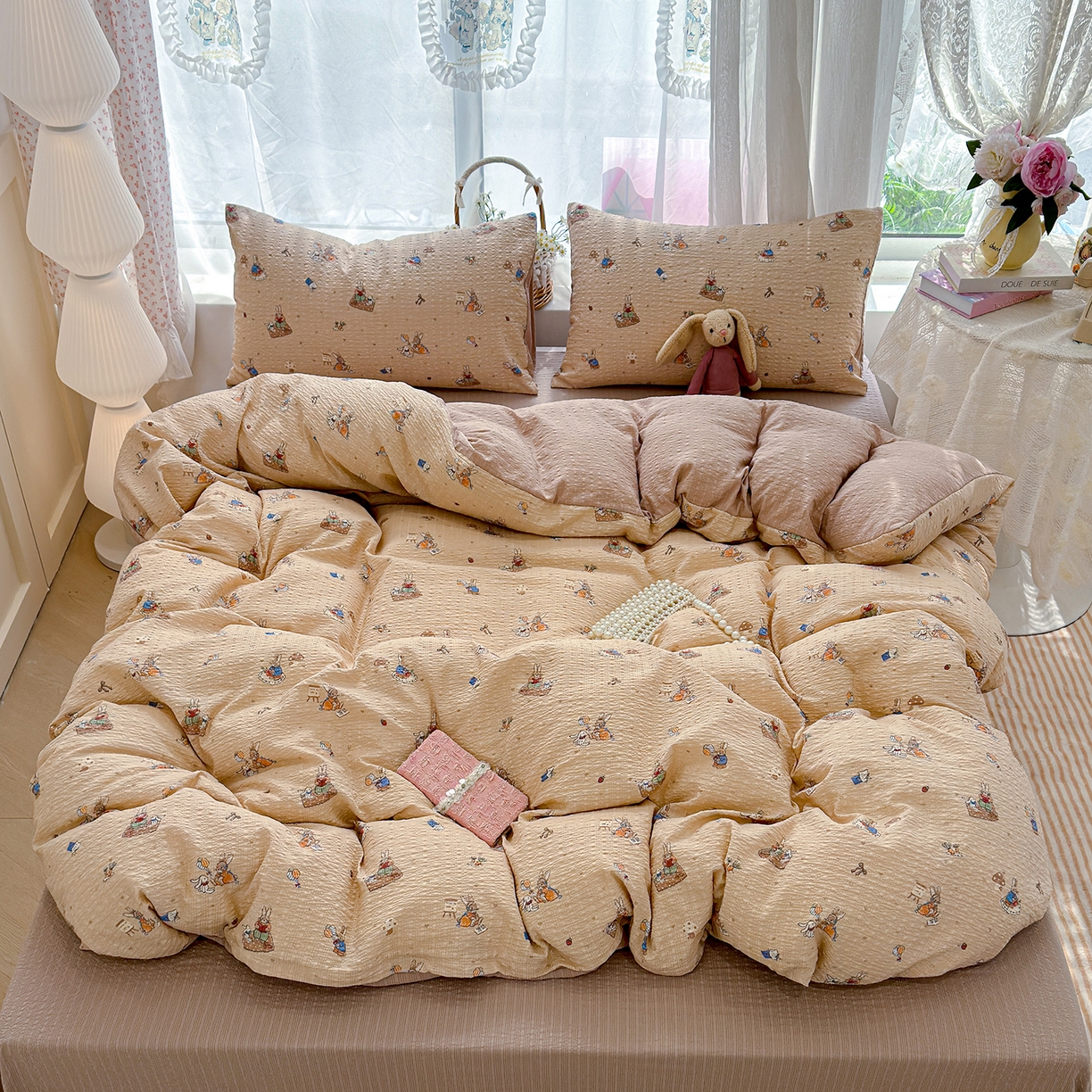 91家纺网 家纺一手货源 找家纺 竹合家纺 2026春夏新品高克重A类泡芙纱泡泡皱皱纱四件套 彼得兔