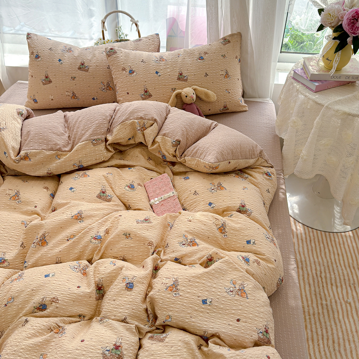 91家纺网 家纺一手货源 找家纺 竹合家纺 2026春夏新品高克重A类泡芙纱泡泡皱皱纱四件套 彼得兔