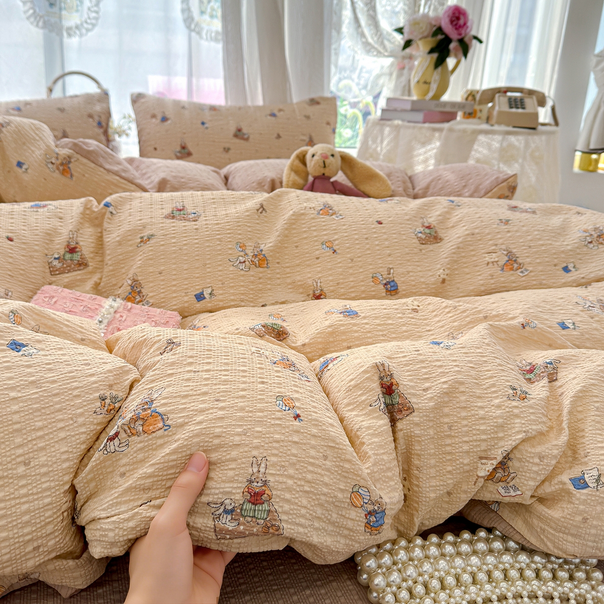 91家纺网 家纺一手货源 找家纺 竹合家纺 2026春夏新品高克重A类泡芙纱泡泡皱皱纱四件套 彼得兔