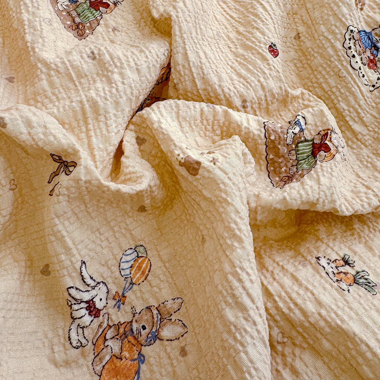 91家纺网 家纺一手货源 找家纺 竹合家纺 2026春夏新品高克重A类泡芙纱泡泡皱皱纱四件套 彼得兔