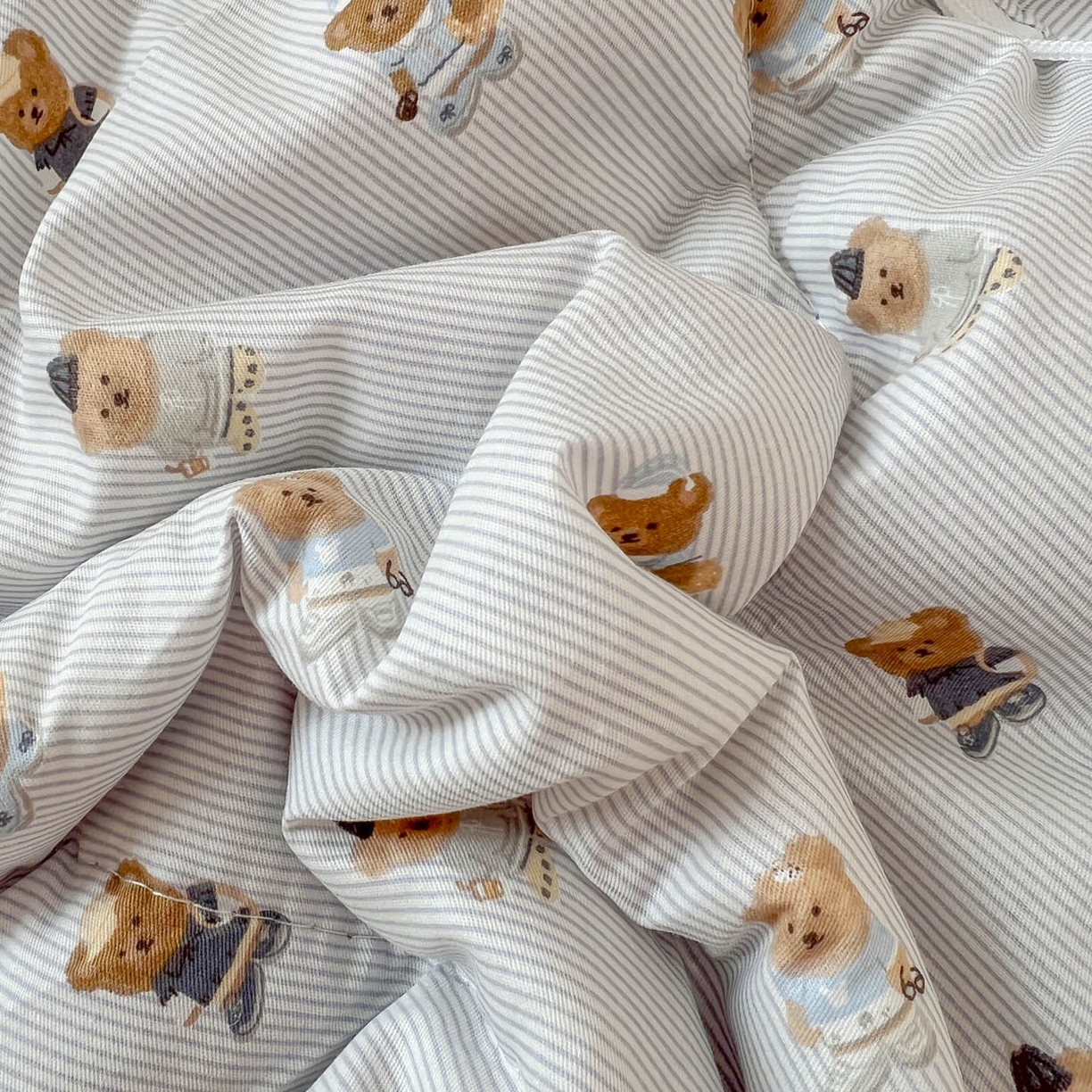 91家纺网 家纺一手货源 找家纺 番茄+ 2026新款全棉纯棉13070小清新卡通全棉系列抱枕被 幸运小熊