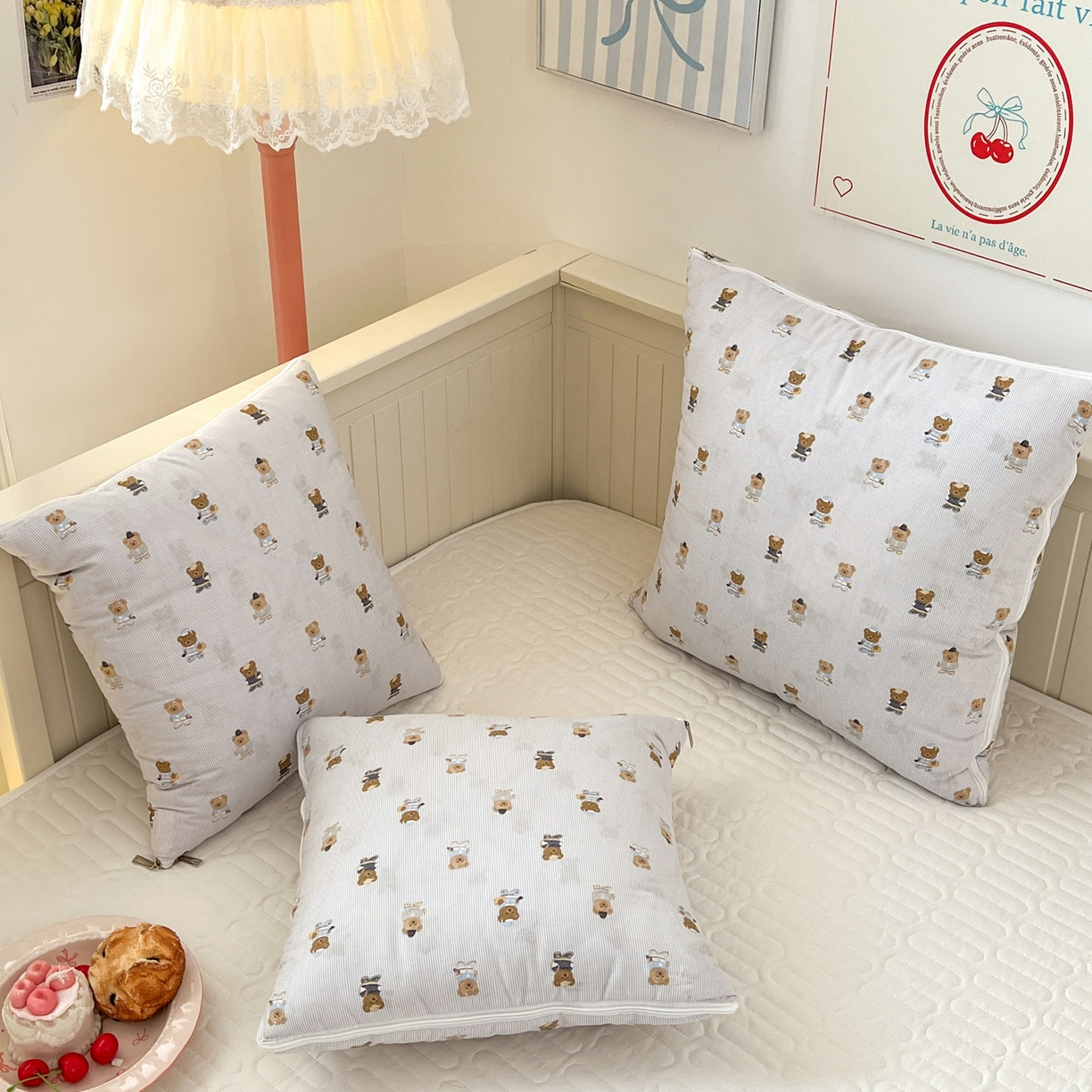 91家纺网 家纺一手货源 找家纺 番茄+ 2026新款全棉纯棉13070小清新卡通全棉系列抱枕被 幸运小熊