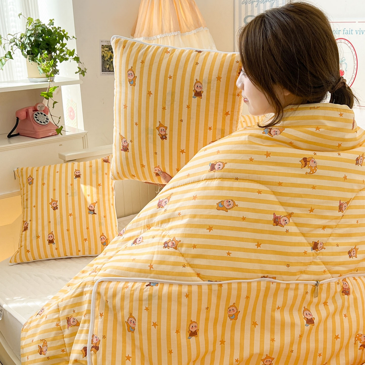 91家纺网 家纺一手货源 找家纺 番茄+ 2026新款全棉纯棉13070小清新卡通全棉系列抱枕被 星星芝士