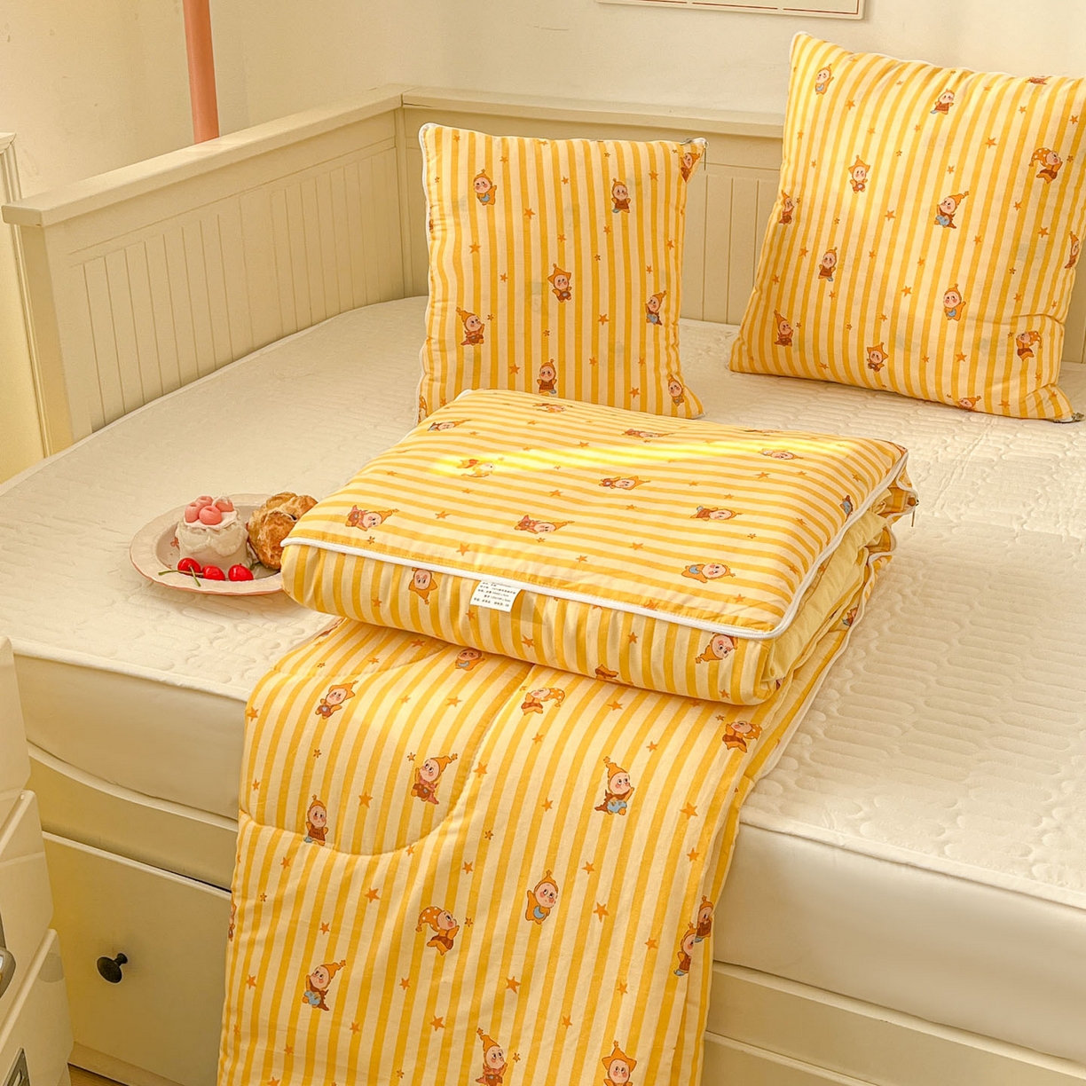 91家纺网 家纺一手货源 找家纺 番茄+ 2026新款全棉纯棉13070小清新卡通全棉系列抱枕被 星星芝士