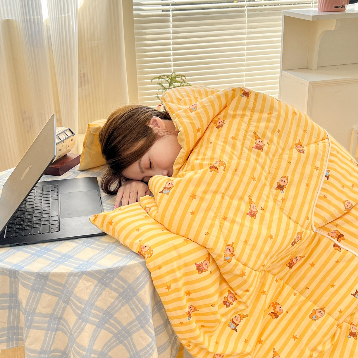 91家纺网 家纺一手货源 找家纺 番茄+ 2026新款全棉纯棉13070小清新卡通全棉系列抱枕被 星星芝士