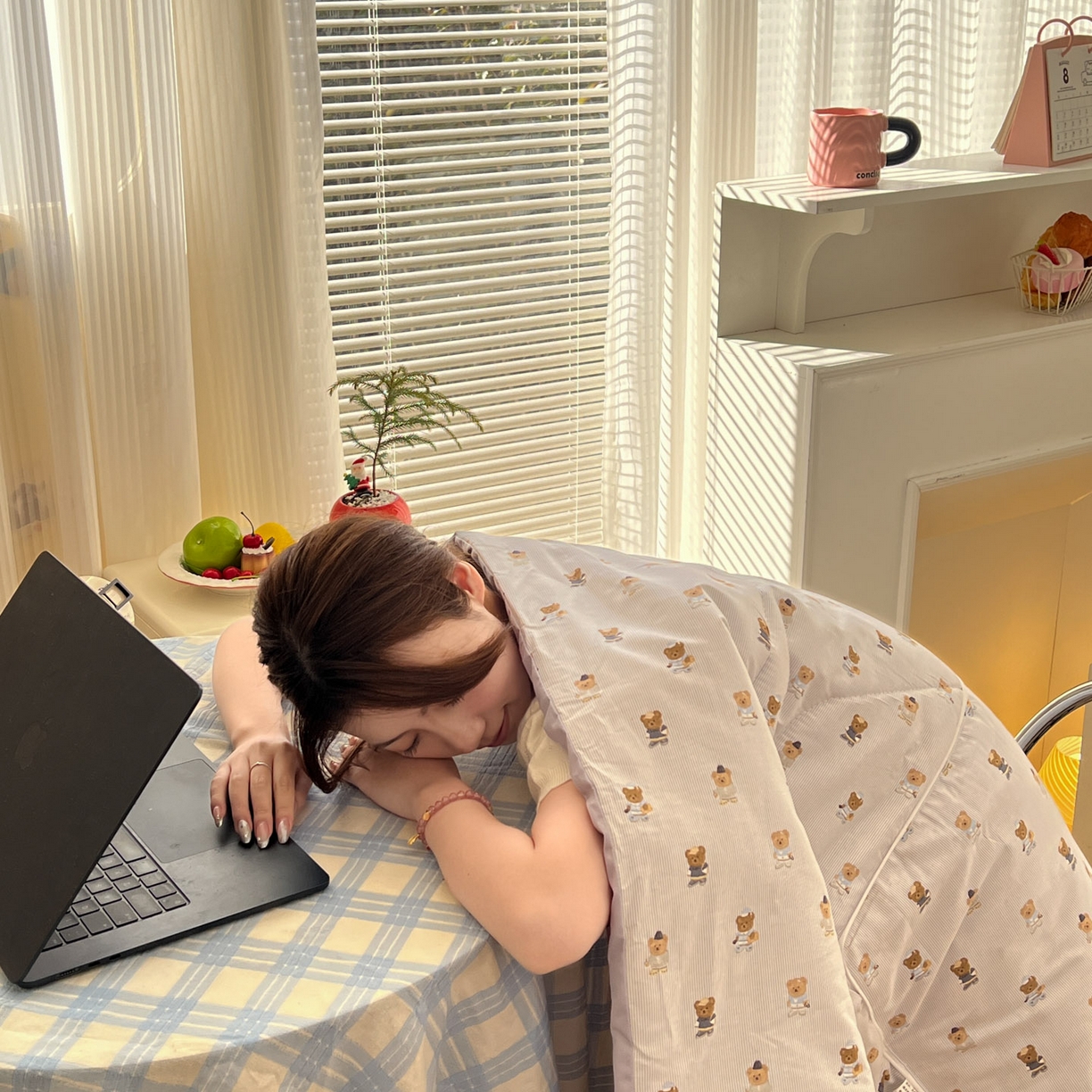 91家纺网 家纺一手货源 找家纺 番茄+ 2026新款全棉纯棉13070小清新卡通全棉系列抱枕被 幸运小熊