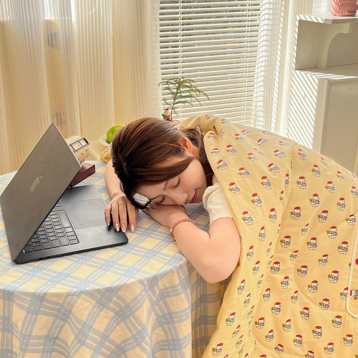 91家纺网 家纺一手货源 找家纺 番茄+ 2026新款全棉纯棉13070小清新卡通全棉系列抱枕被 面包狗