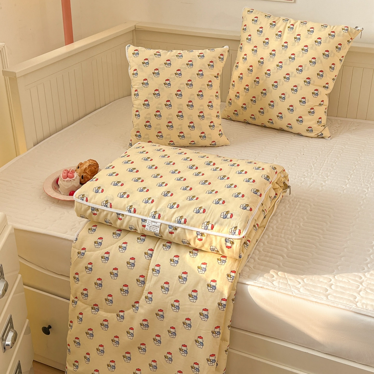 91家纺网 家纺一手货源 找家纺 番茄+ 2026新款全棉纯棉13070小清新卡通全棉系列抱枕被 面包狗