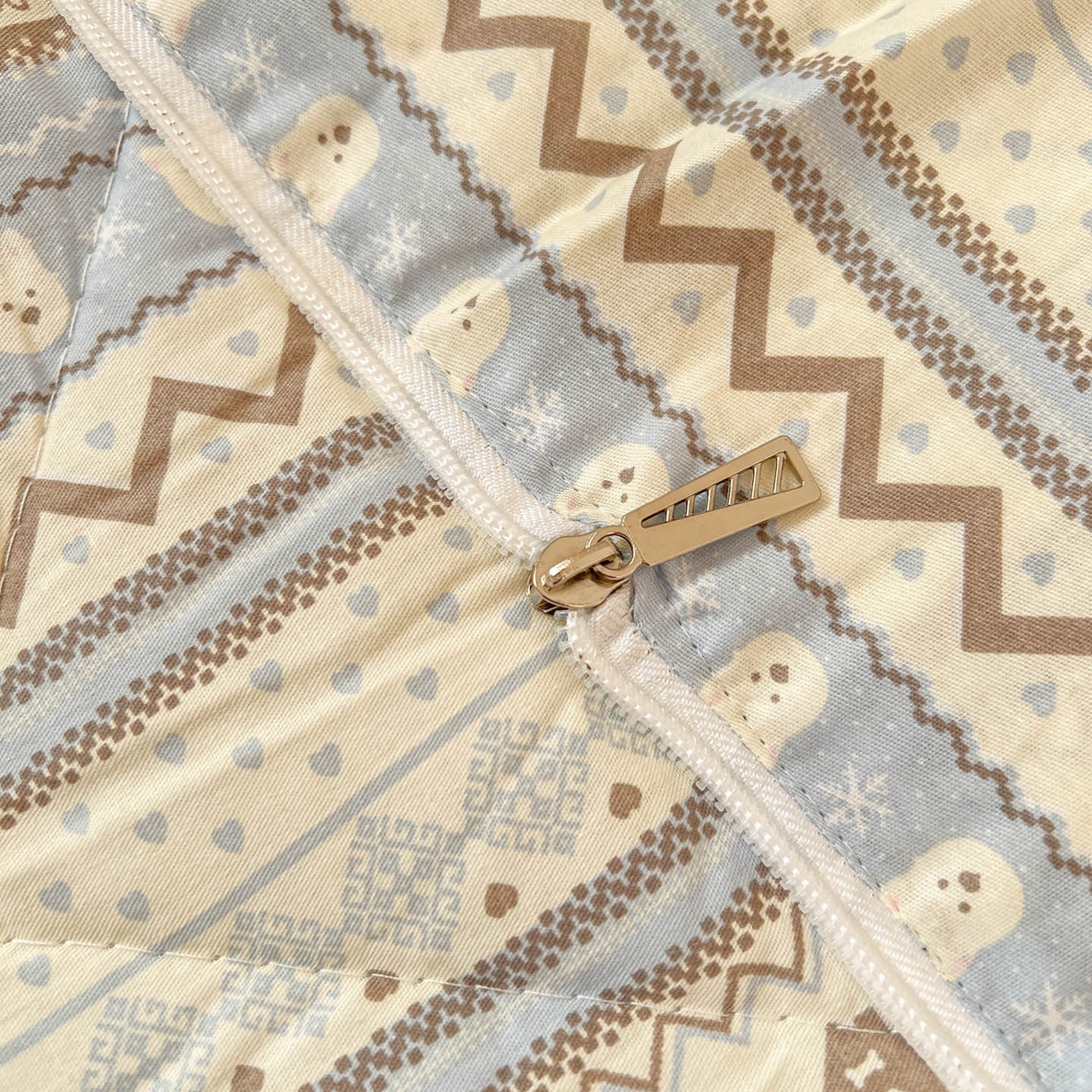 91家纺网 家纺一手货源 找家纺 番茄+ 2026新款全棉纯棉13070小清新卡通全棉系列抱枕被 费尔岛-西高地