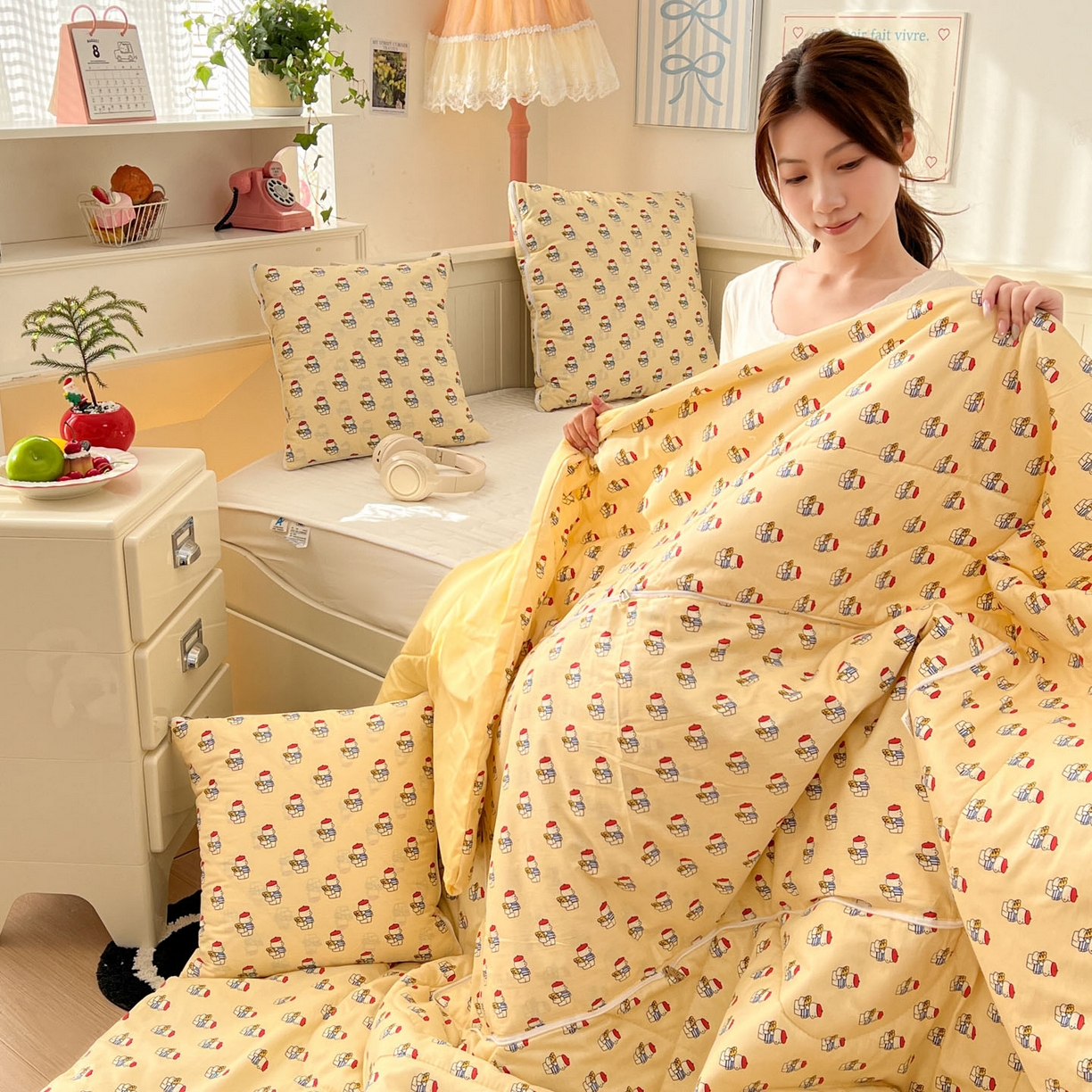 91家纺网 家纺一手货源 找家纺 番茄+ 2026新款全棉纯棉13070小清新卡通全棉系列抱枕被 面包狗