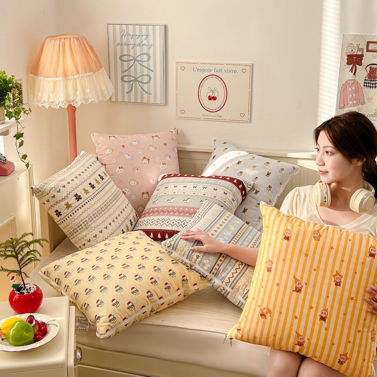 91家纺网 家纺一手货源 找家纺 番茄+ 2026新款全棉纯棉13070小清新卡通全棉系列抱枕被 组合图仅供展示不可下单