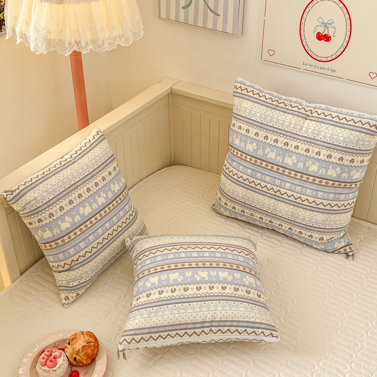 91家纺网 家纺一手货源 找家纺 番茄+ 2026新款全棉纯棉13070小清新卡通全棉系列抱枕被 费尔岛-西高地