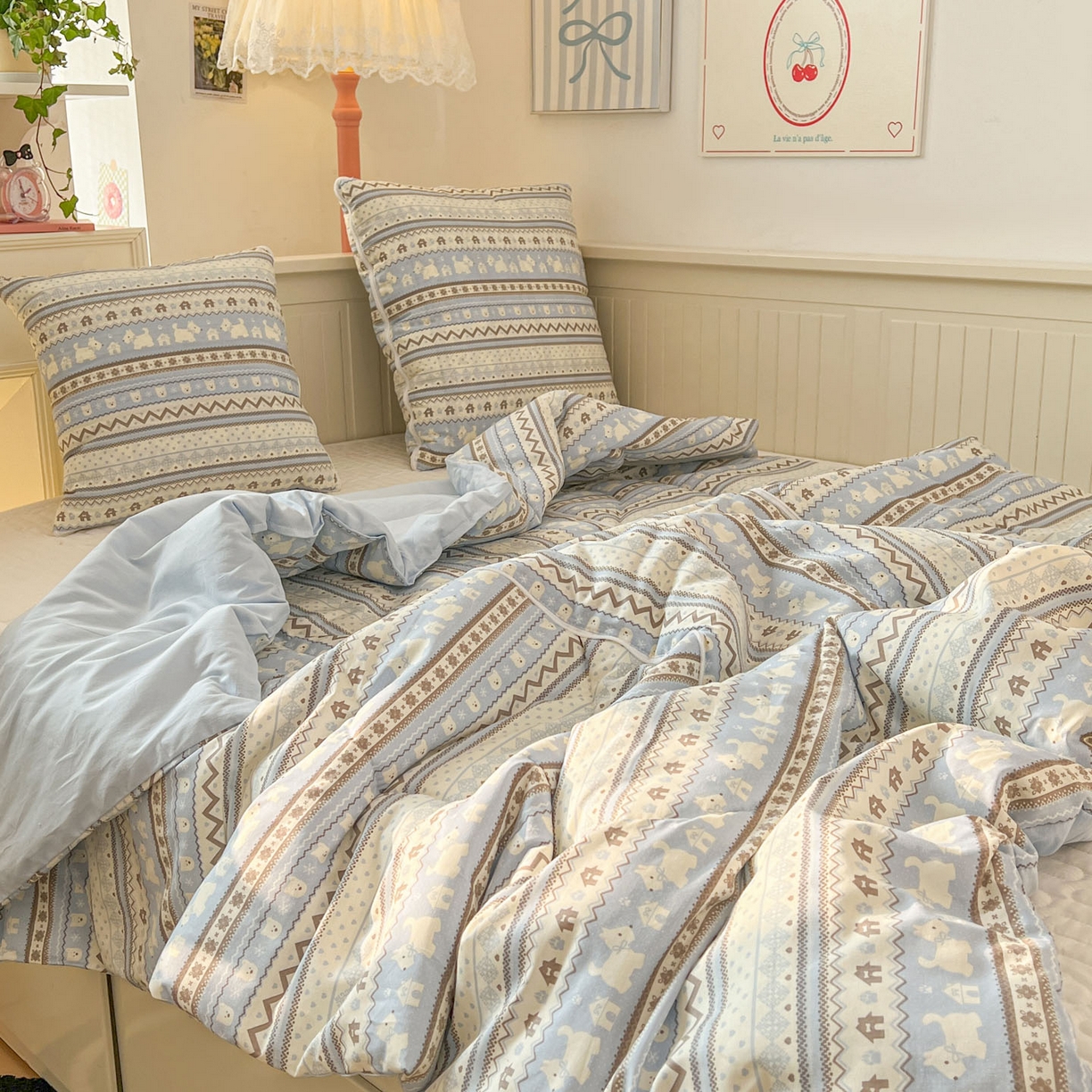 91家纺网 家纺一手货源 找家纺 番茄+ 2026新款全棉纯棉13070小清新卡通全棉系列抱枕被 费尔岛-西高地