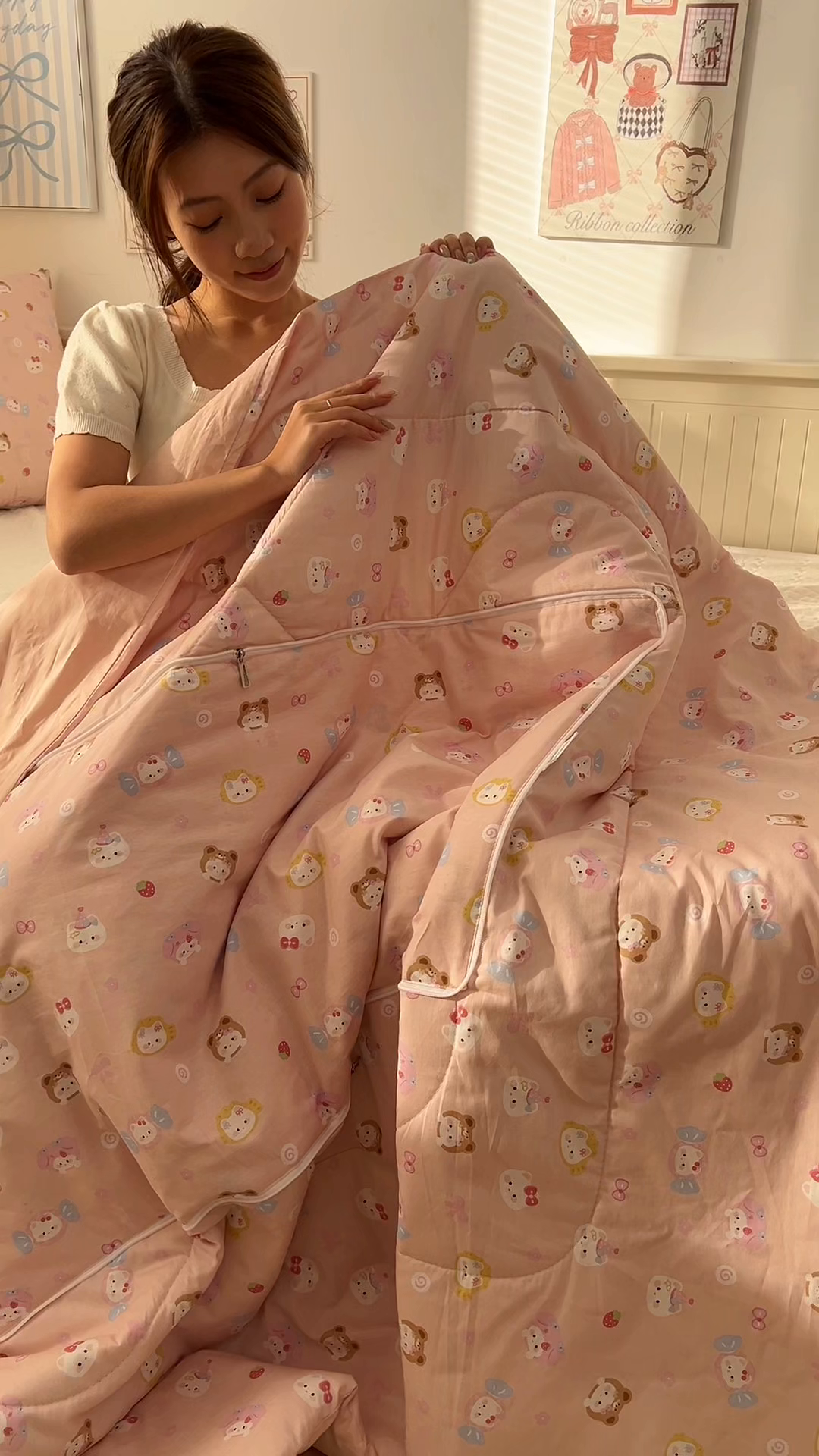 91家纺网 家纺一手货源 找家纺 番茄+ 2026新款全棉纯棉13070小清新卡通全棉系列抱枕被 可爱糖果猫