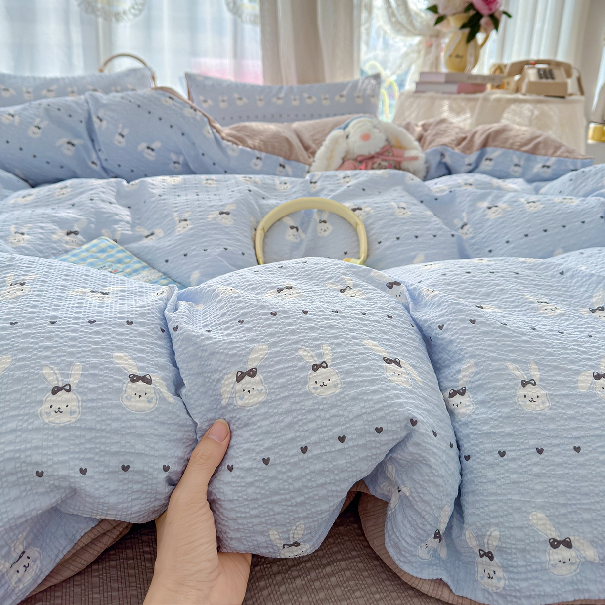 91家纺网 家纺一手货源 找家纺 竹合家纺 2026春夏新品高克重A类泡芙纱泡泡皱皱纱四件套 布丁小兔