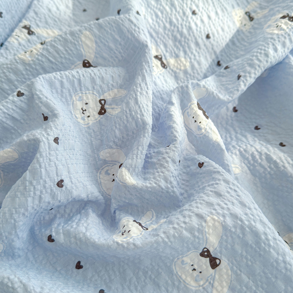 91家纺网 家纺一手货源 找家纺 竹合家纺 2026春夏新品高克重A类泡芙纱泡泡皱皱纱四件套 布丁小兔