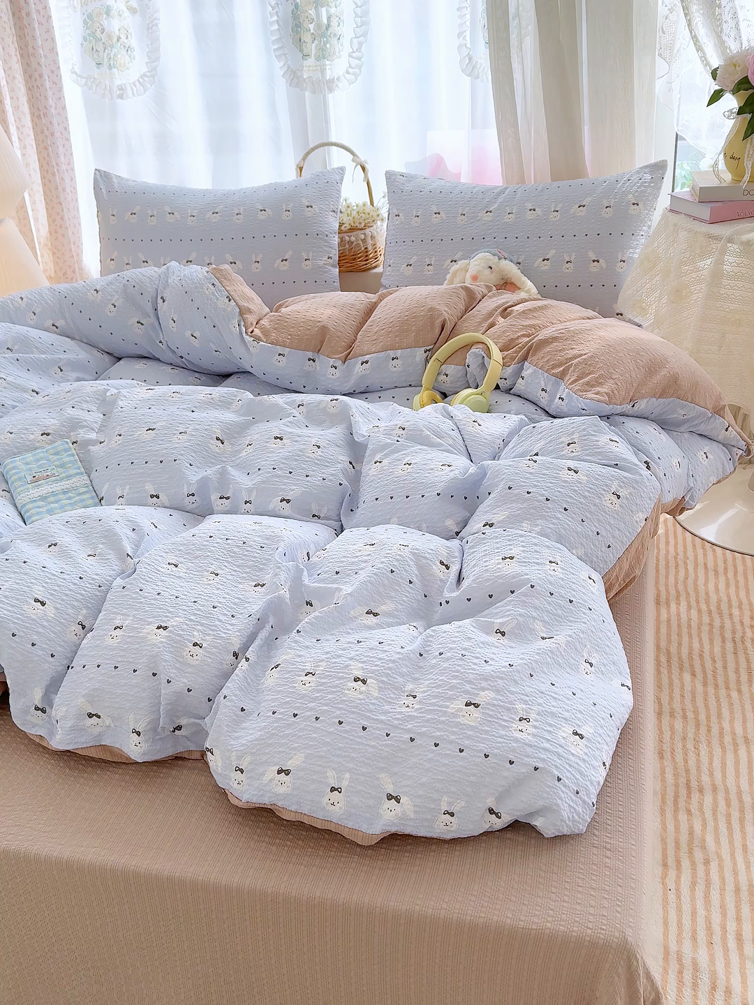 91家纺网 家纺一手货源 找家纺 竹合家纺 2026春夏新品高克重A类泡芙纱泡泡皱皱纱四件套 布丁小兔