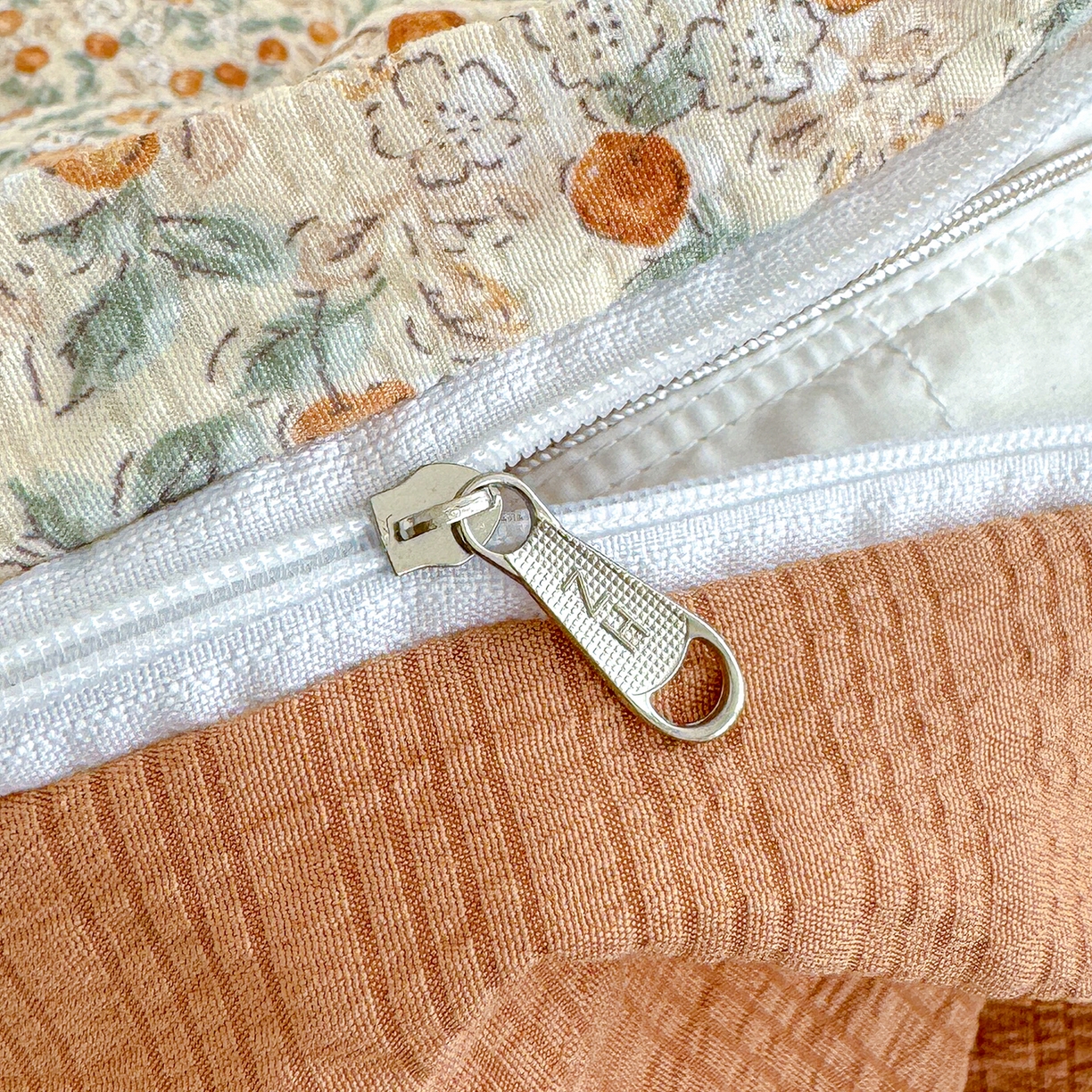 91家纺网 家纺一手货源 找家纺 竹合家纺 2026春夏新品高克重A类泡芙纱泡泡皱皱纱四件套 桔果