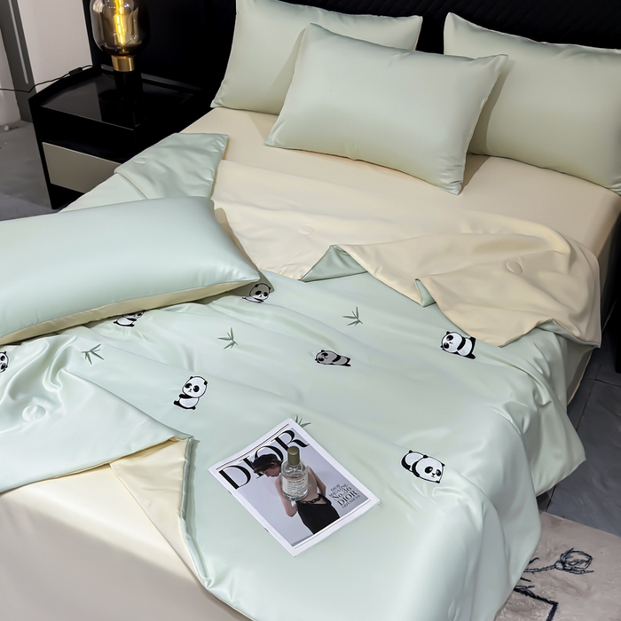 91家纺网 家纺一手货源 找家纺 憨豆家纺 2026新款水洗冰丝夏被四件套（升级抗菌棉）水洗真丝绣花系列夏凉被跨境外贸空调被 小熊猫-水果奶黄