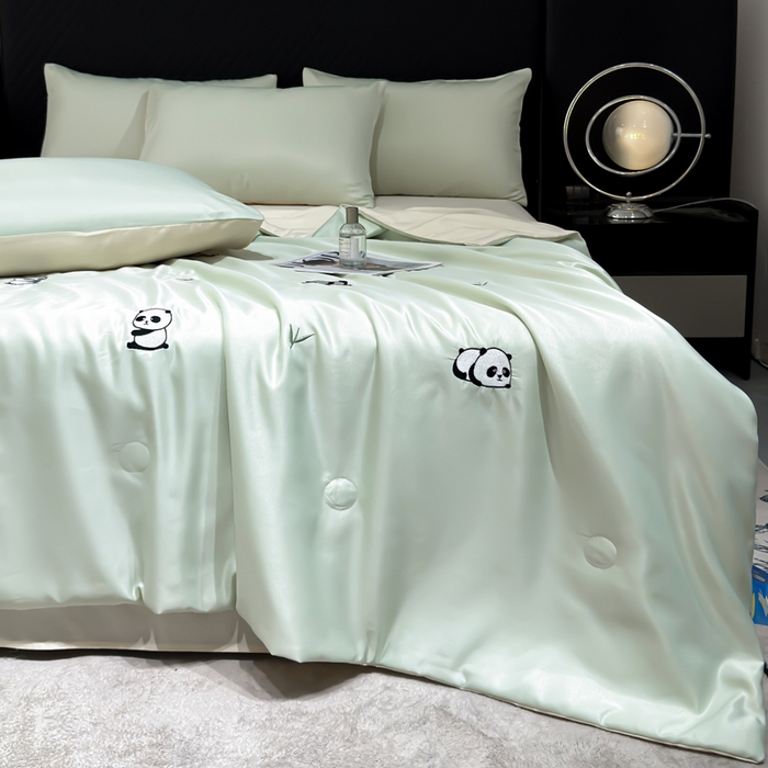 91家纺网 家纺一手货源 找家纺 憨豆家纺 2026新款水洗冰丝夏被四件套（升级抗菌棉）水洗真丝绣花系列夏凉被跨境外贸空调被 小熊猫-水果奶黄