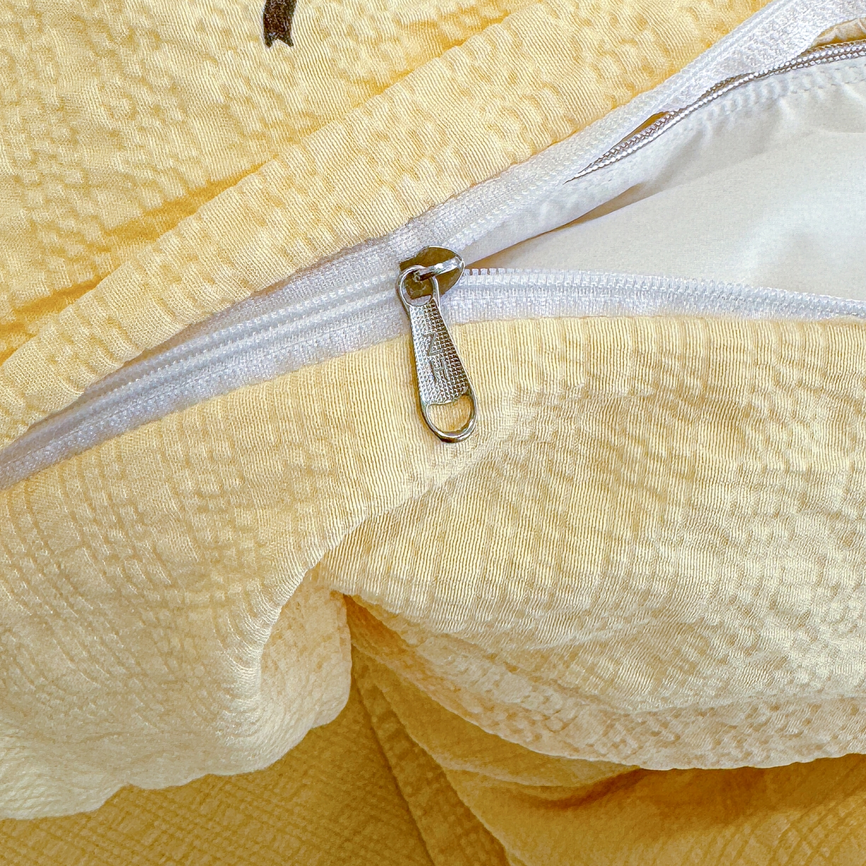 91家纺网 家纺一手货源 找家纺 竹合家纺 2026春夏新品高克重A类泡芙纱泡泡皱皱纱四件套 天鹅湖