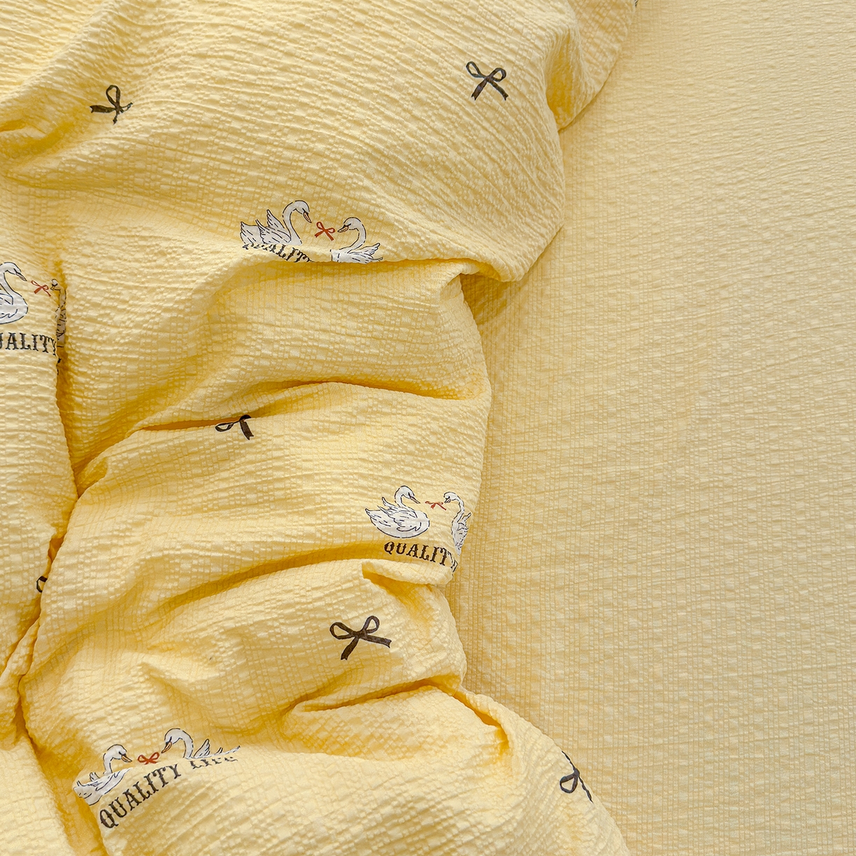 91家纺网 家纺一手货源 找家纺 竹合家纺 2026春夏新品高克重A类泡芙纱泡泡皱皱纱四件套 天鹅湖