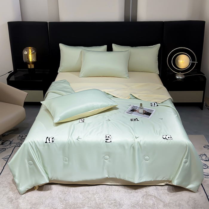 91家纺网 家纺一手货源 找家纺 憨豆家纺 2026新款水洗冰丝夏被四件套（升级抗菌棉）水洗真丝绣花系列夏凉被跨境外贸空调被 小熊-奶白黄