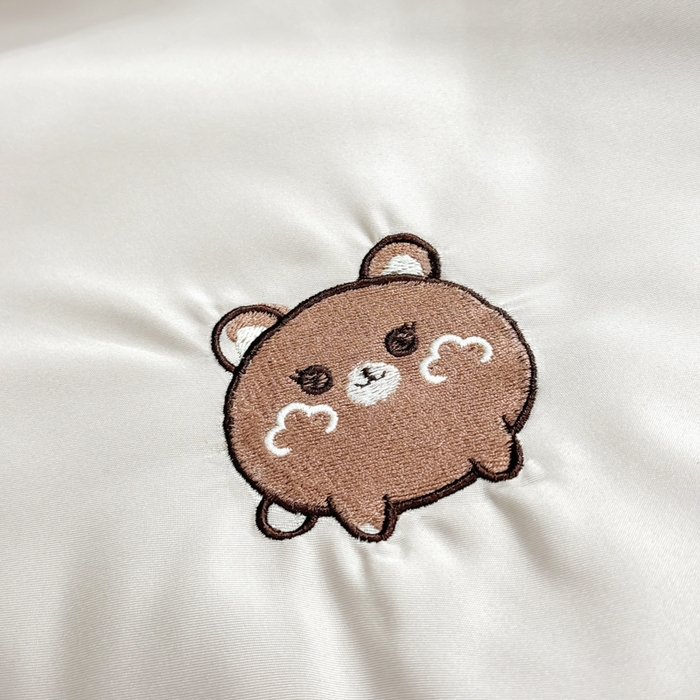 91家纺网 家纺一手货源 找家纺 憨豆家纺 2026新款水洗冰丝夏被四件套（升级抗菌棉）水洗真丝绣花系列夏凉被跨境外贸空调被 小熊-梧桐灰