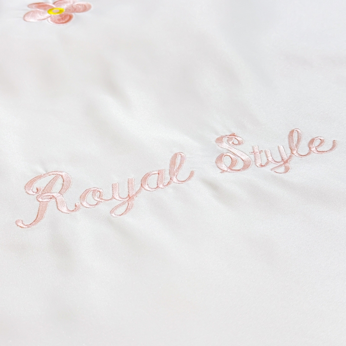 91家纺网 家纺一手货源 找家纺 憨豆家纺 2026新款水洗冰丝夏被四件套（升级抗菌棉）水洗真丝绣花系列夏凉被跨境外贸空调被 花朵-奶白粉