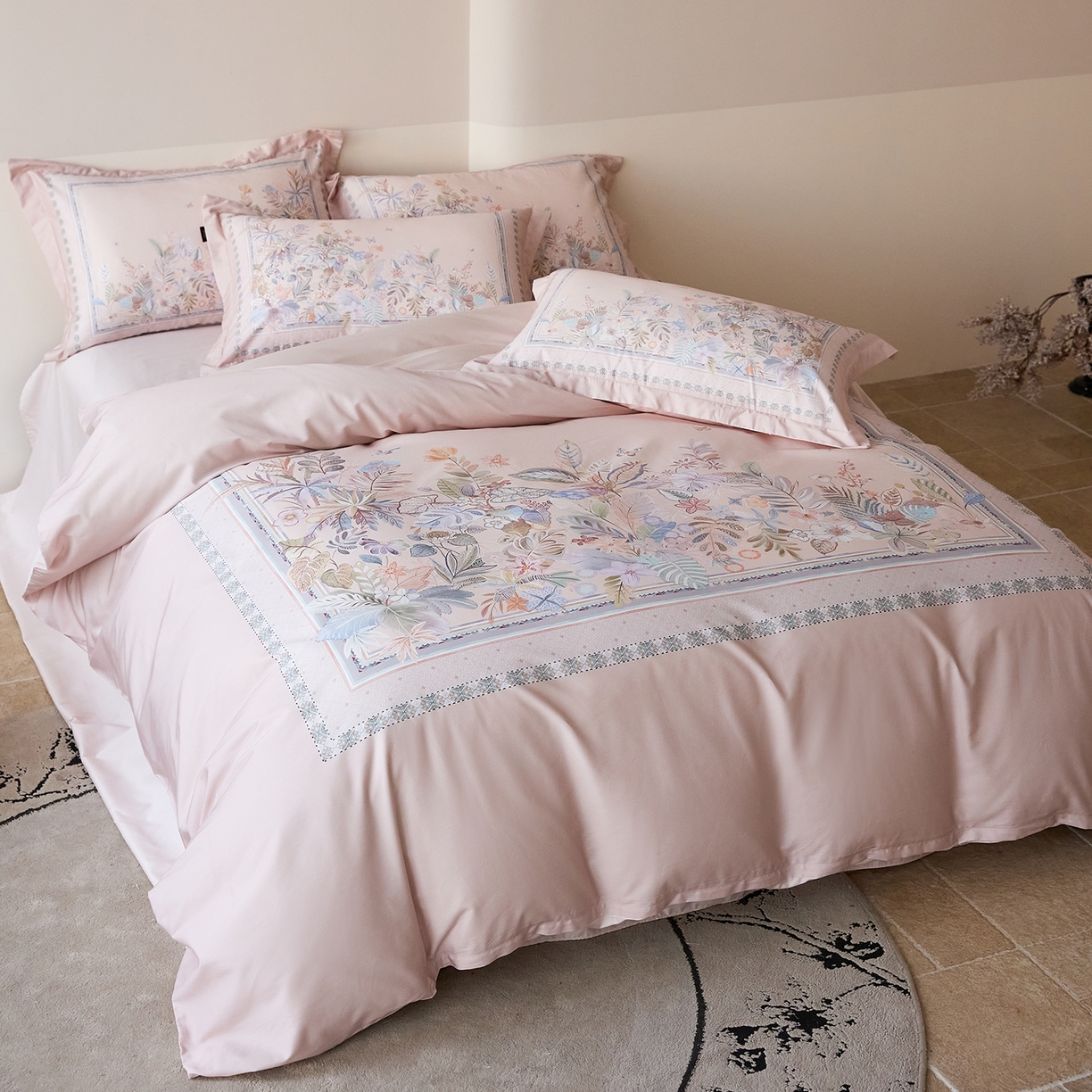 91家纺网 家纺一手货源 找家纺 梧桐树 2026新款60长绒棉平网大版系列四件套 P22梦之瑶粉