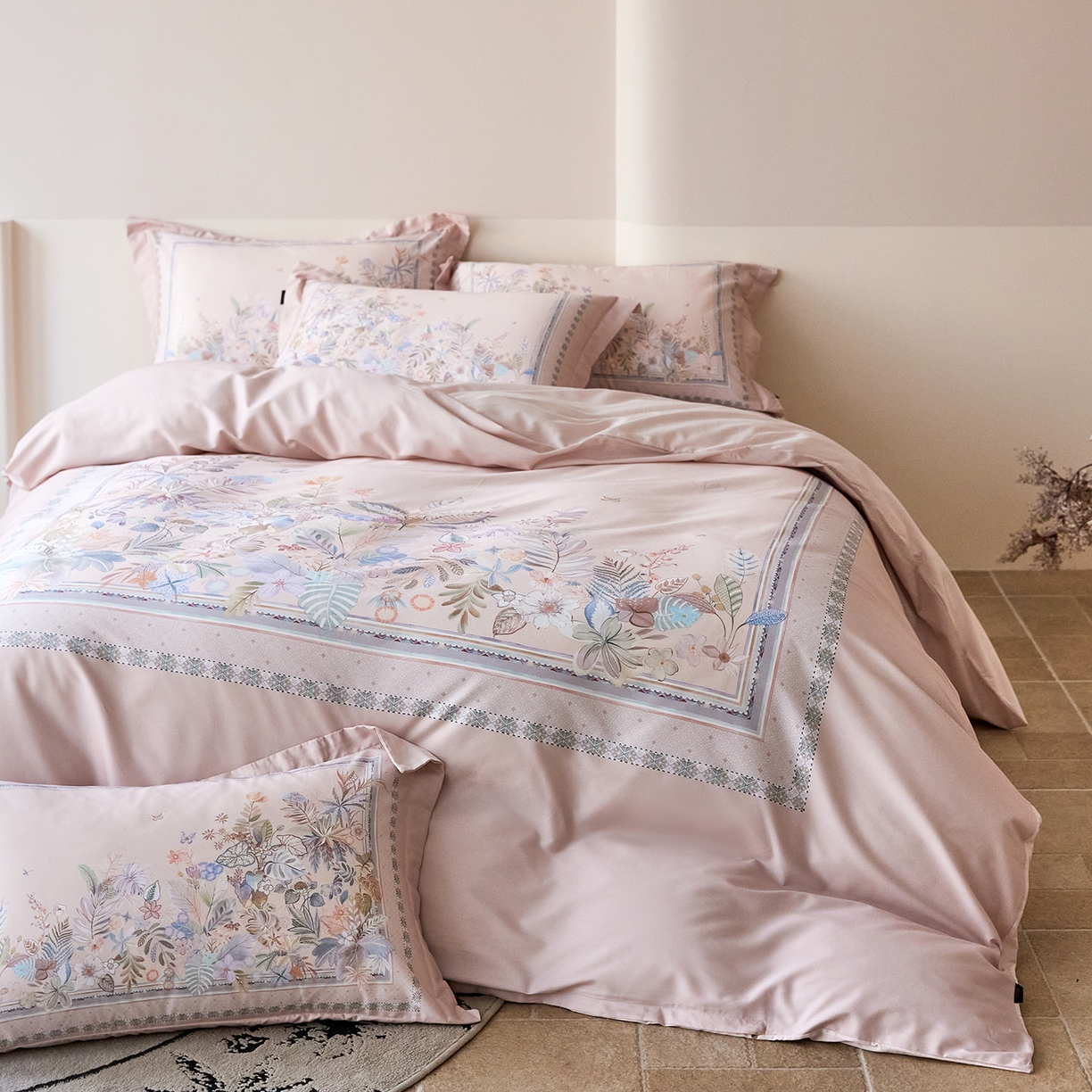 91家纺网 家纺一手货源 找家纺 梧桐树 2026新款60长绒棉平网大版系列四件套 P22梦之瑶粉