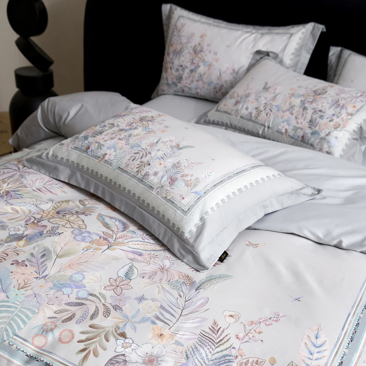 91家纺网 家纺一手货源 找家纺 梧桐树 2026新款60长绒棉平网大版系列四件套 P23梦之瑶灰