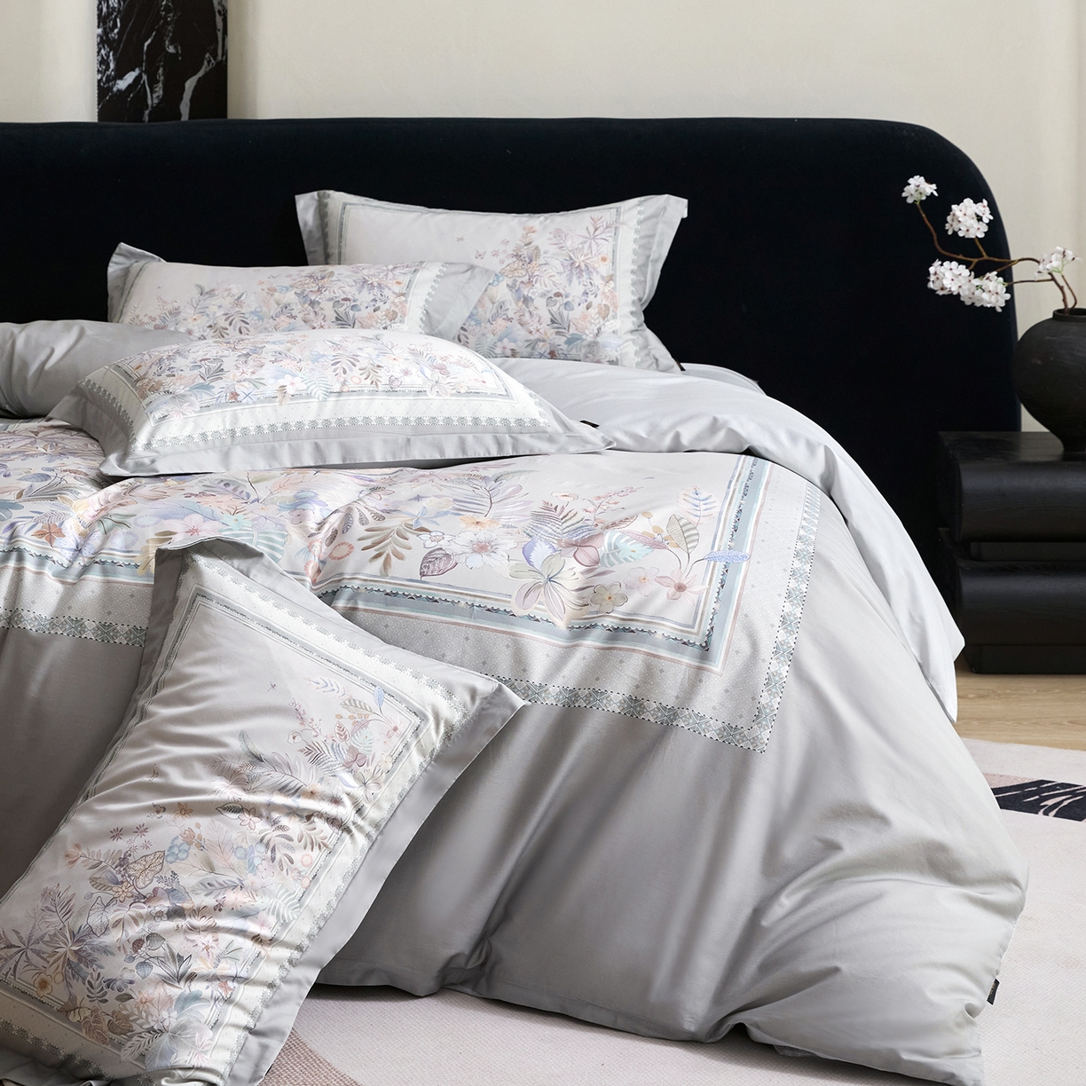 91家纺网 家纺一手货源 找家纺 梧桐树 2026新款60长绒棉平网大版系列四件套 P23梦之瑶灰