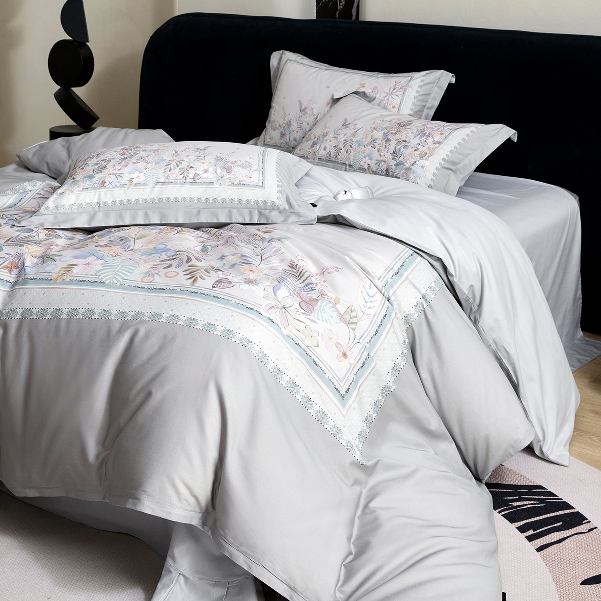 91家纺网 家纺一手货源 找家纺 梧桐树 2026新款60长绒棉平网大版系列四件套 P23梦之瑶灰