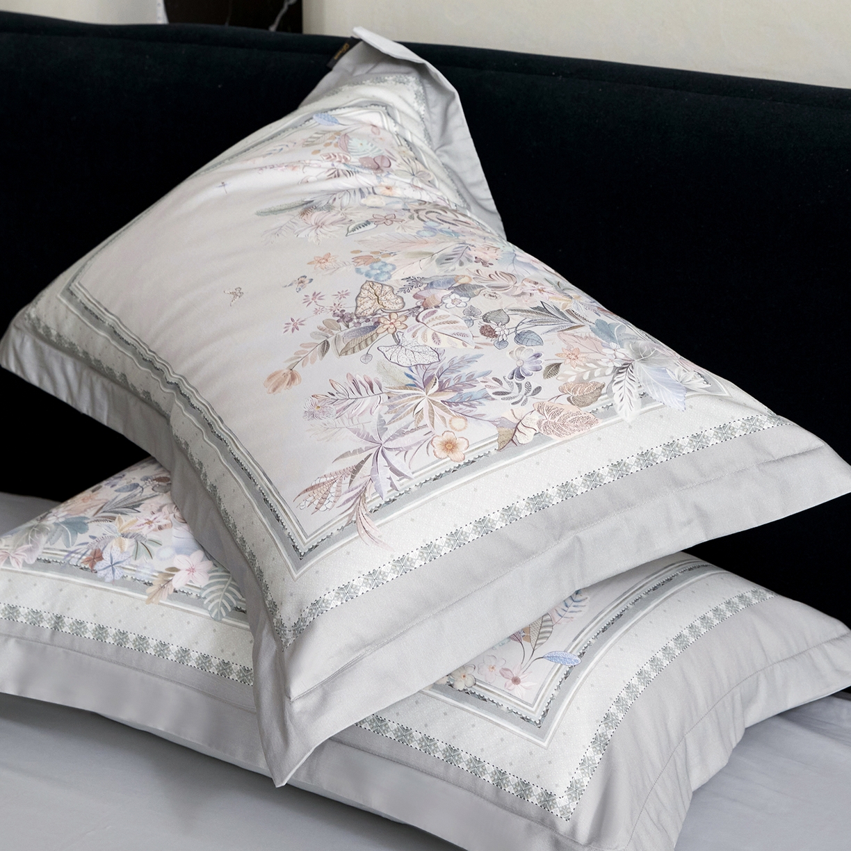 91家纺网 家纺一手货源 找家纺 梧桐树 2026新款60长绒棉平网大版系列四件套 P23梦之瑶灰