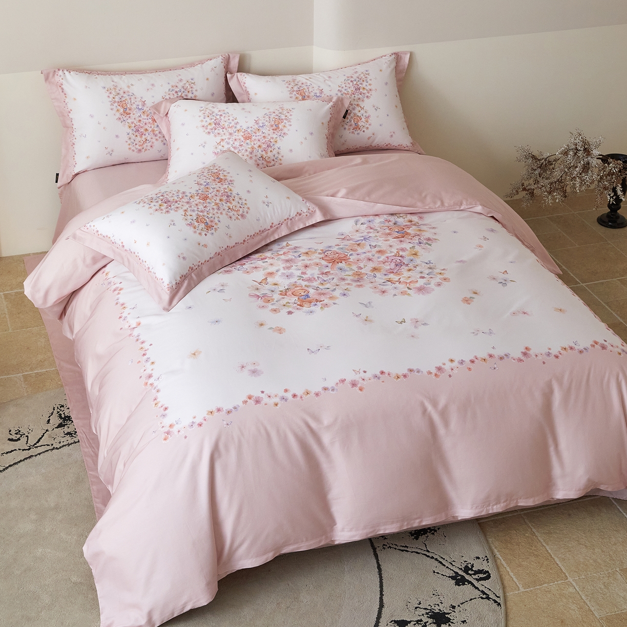 91家纺网 家纺一手货源 找家纺 梧桐树 2026新款60长绒棉平网大版系列四件套 P25蝶梦粉