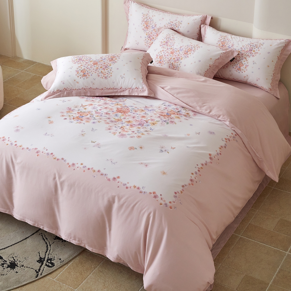 91家纺网 家纺一手货源 找家纺 梧桐树 2026新款60长绒棉平网大版系列四件套 P25蝶梦粉