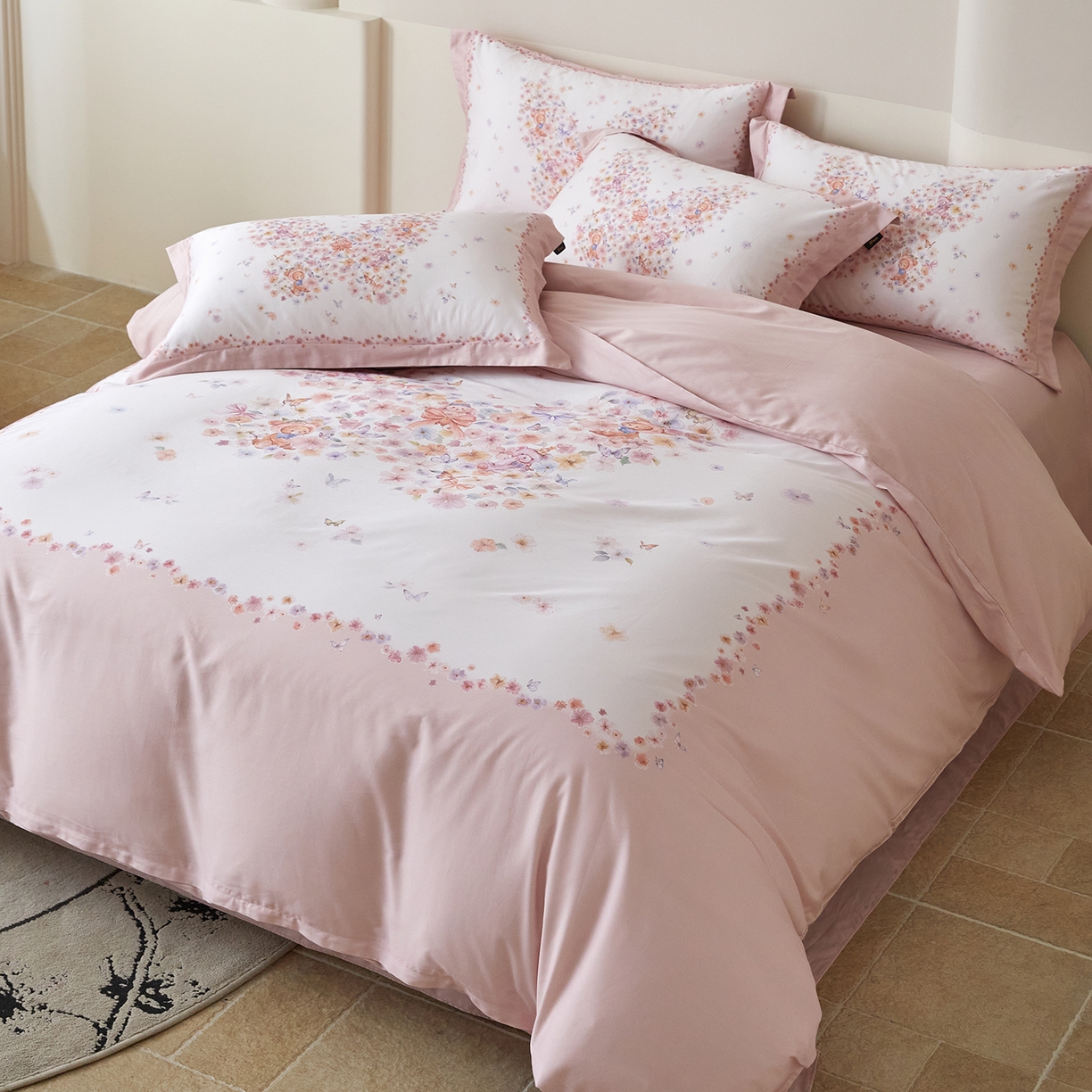 91家纺网 家纺一手货源 找家纺 梧桐树 2026新款60长绒棉平网大版系列四件套 P25蝶梦粉