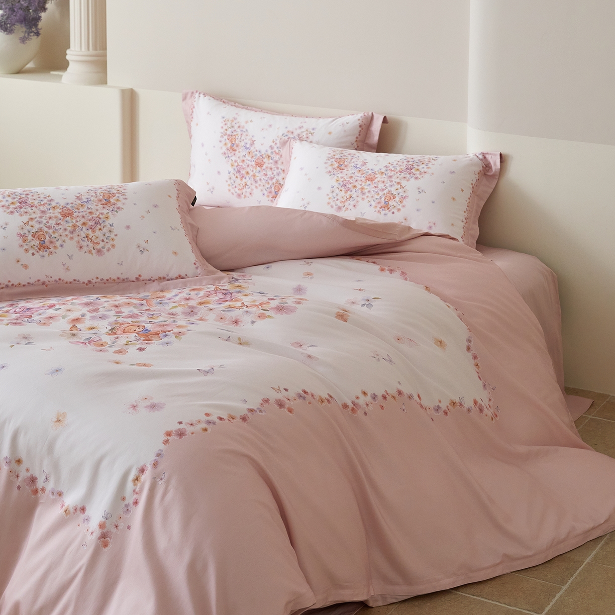 91家纺网 家纺一手货源 找家纺 梧桐树 2026新款60长绒棉平网大版系列四件套 P25蝶梦粉