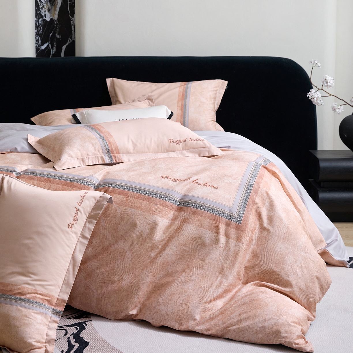 91家纺网 家纺一手货源 找家纺 梧桐树 2026新款60长绒棉平网大版系列四件套 P26罗卡芙桔