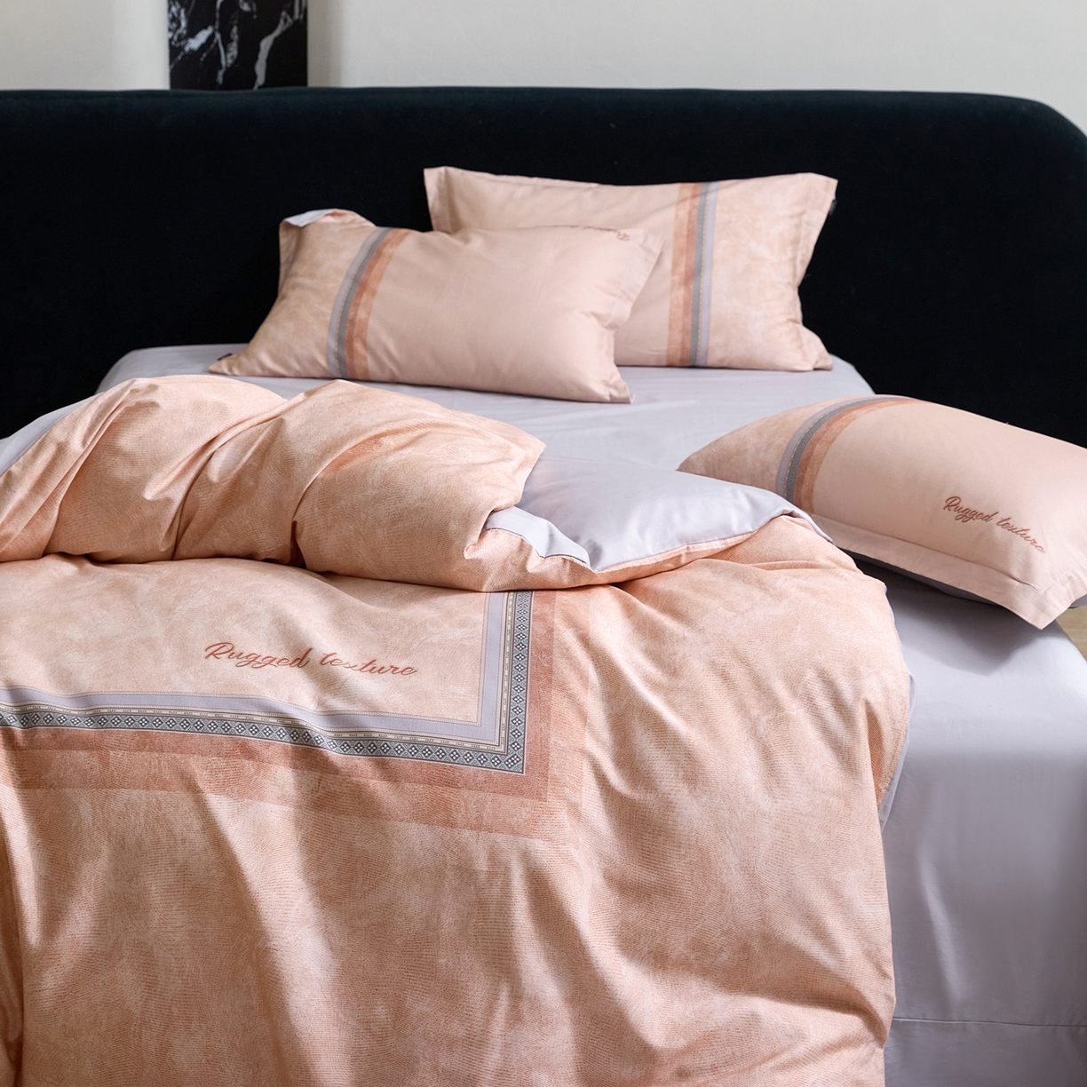 91家纺网 家纺一手货源 找家纺 梧桐树 2026新款60长绒棉平网大版系列四件套 P26罗卡芙桔