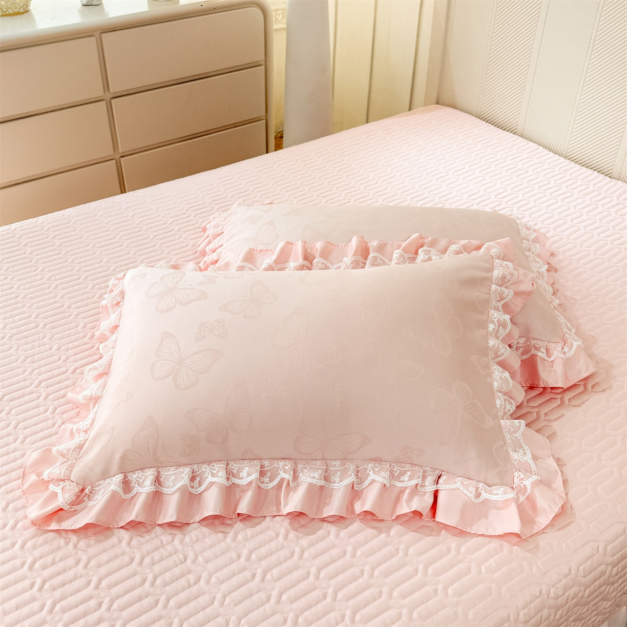 91家纺网 家纺一手货源 找家纺 优贝家纺 2026春夏新款提花水洗天丝冰丝天丝韩版夹棉床盖四件套 蝶舞-蜜桃粉