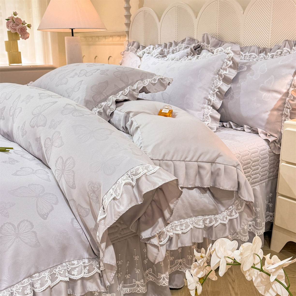 91家纺网 家纺一手货源 找家纺 优贝家纺 2026春夏新款提花水洗天丝冰丝天丝韩版夹棉床盖四件套 蝶舞-绅士灰